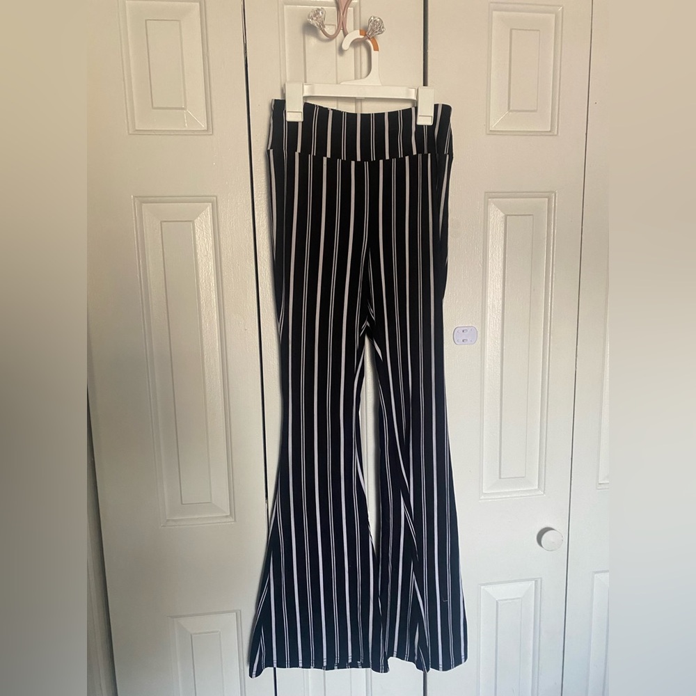 No Boundaries Flare Black&White Leggings.